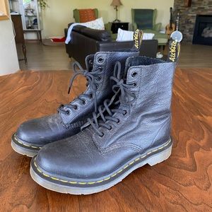 Size 7 Dr. Martens 1460 soft leather Originals